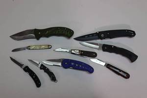 lot 34 image: Folding Knives