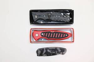 lot 35 image: (3) Folding Knives