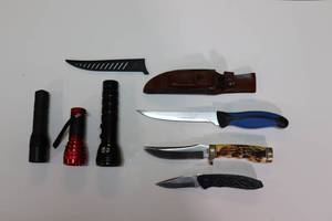 lot 52 image: Knives, Flashlights