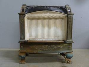 lot 2 image: Antique Stove