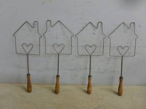 lot 16 image: Rug Beaters