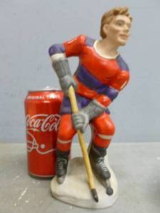 lot 19 image: Vintage Lefton