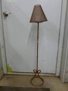 lot 24 image: Candle Lamp