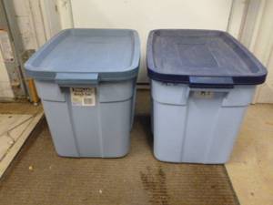 lot 32 image: Storage Totes