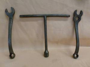 lot 45 image: Vintage Ford Wrenches