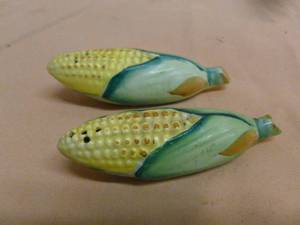 lot 54 image: Vintage Salt And Pepper Set