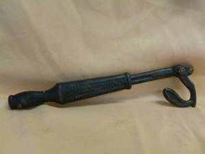 lot 65 image: Antique Nail Puller