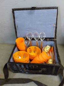 lot 69 image: Picnic Basket