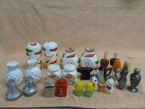 lot 77 image: Salt & Pepper Shaker Sets
