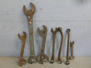 lot 100 image: Vintage Ford Wrenches
