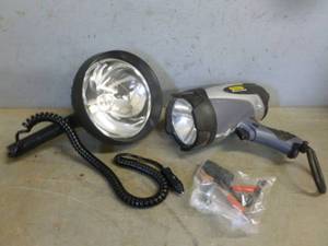 lot 114 image: 12v Spotlight