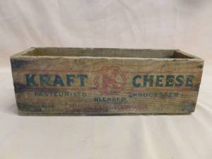 lot 120 image: Vintage Cheese Box