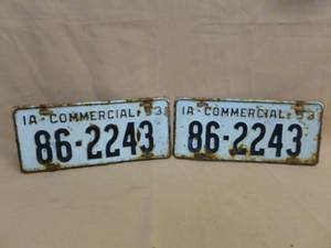 lot 137 image: Vintage License Plate Set