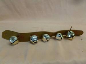 lot 172 image: Sleigh Bells