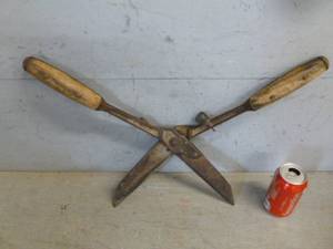 lot 183 image: Antique Shears