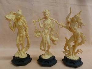 lot 212 image: Vintage Figurines