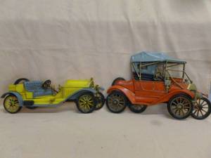 lot 214 image: Vintage Wall Decorations
