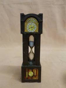 lot 223 image: Vintage Hour Glass