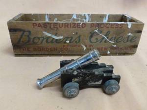 lot 232 image: Vintage Cheese Box