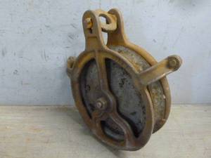 lot 238 image: Vintage Barn Pulley