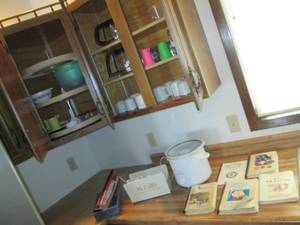 Cookbooks, crockpot and misc. kitch...
