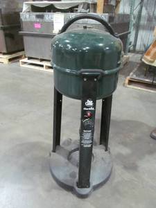 lot 1 image: Pro Caddy Char Broil Grill
