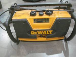 lot 11 image: Dewalt work station radio