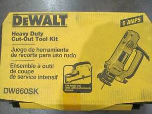 lot 17 image: Dewalt Cut Out tool kit