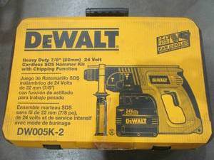 lot 18 image: Dewalt cordless hammer kit