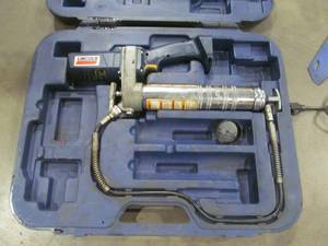 lot 40 image: Lincoln grease gun