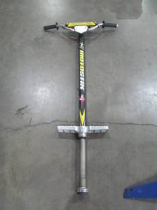 lot 46 image: Moto stick