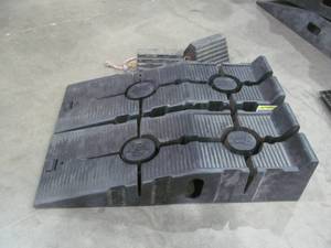 lot 54 image: Rhino ramps, tire chucks