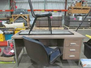 lot 61 image: desk, mirror ,chairs