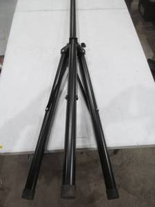 lot 123 image: tripod stand
