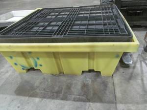 lot 162 image: tank with lid