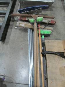 lot 167 image: yard tools