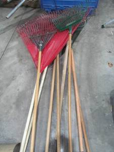lot 220 image: yard tools