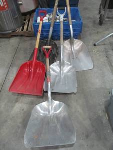 lot 229 image: scoop shovels