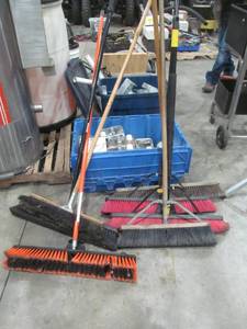 lot 230 image: push broom