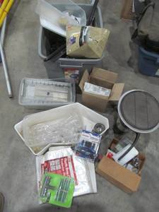 lot 238 image: tote, paint supplies