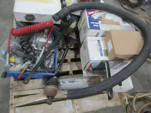 lot 272 image: pallet with parts