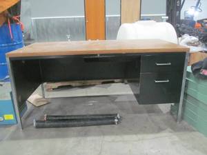 lot 292 image: desk