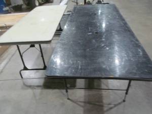 lot 325 image: folding tables