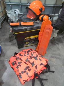 lot 343 image: mobile tool chest, hardware