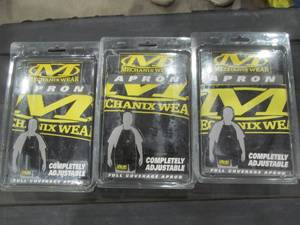 lot 370 image: mechanics wear aprons