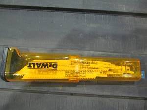 lot 375 image: Dewalt saw blades