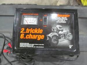 lot 382 image: battery charger
