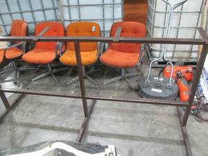 lot 411 image: display stand