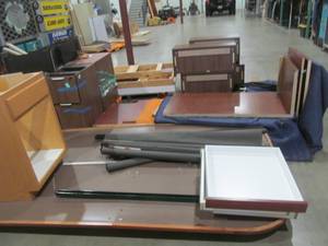 lot 424 image: cabinets