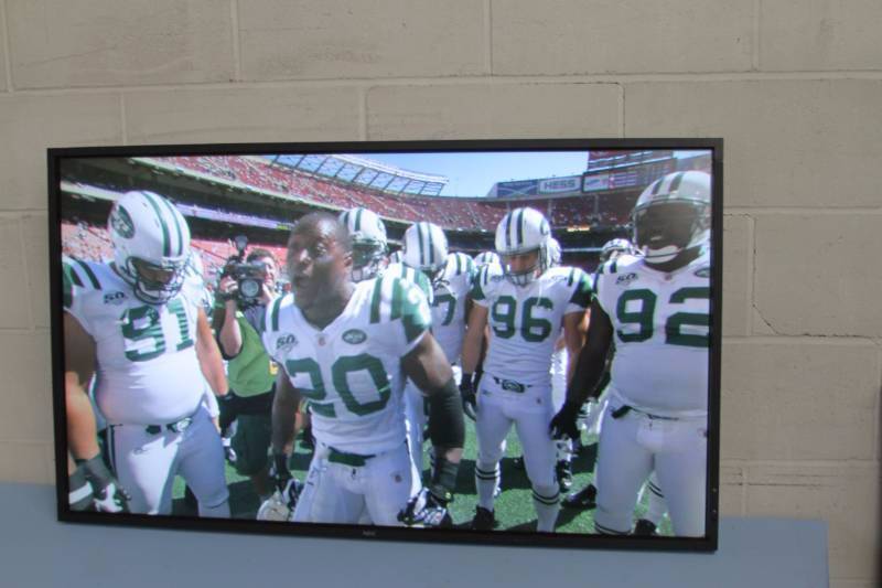 lot 14 image: NEC P462 Professional Grade Full HD 1080p High Definition 46 Large Screen LCD Display